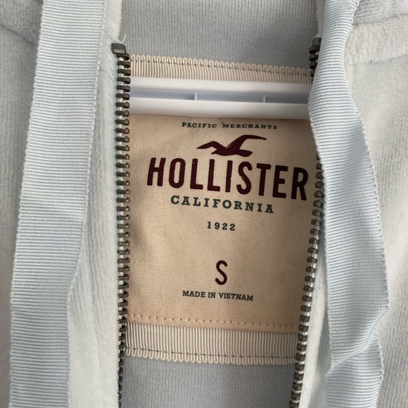 Hollister fuzzy zip up sweater - Picture 5 of 5